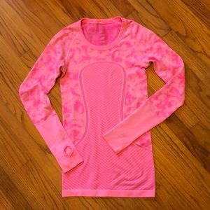 Lululemon swiftly tech, long sleeve crew heathered raspberry running top